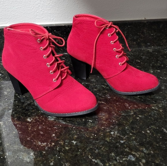 Red boots sueded laceup - Picture 1 of 4
